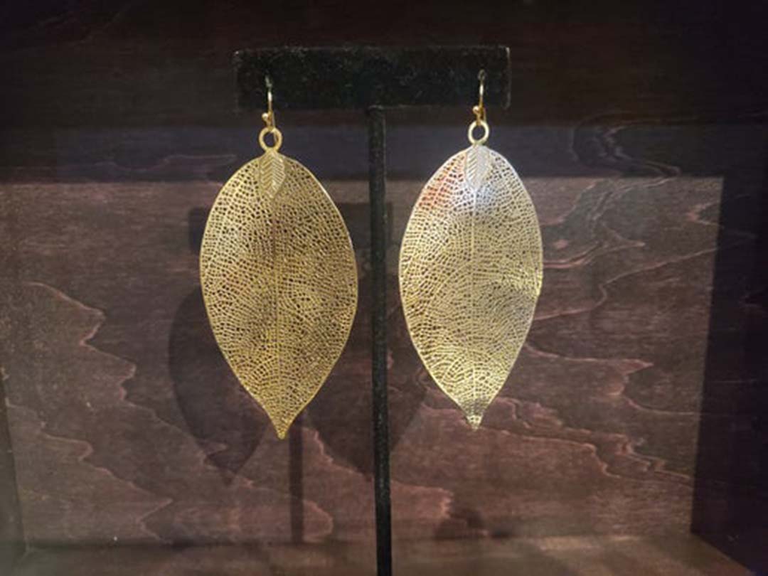Lightweight leaf earrings