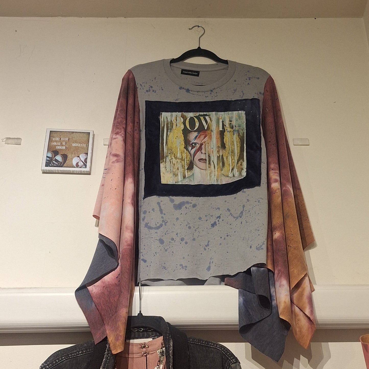 Bowie poncho with tie dye accesnt