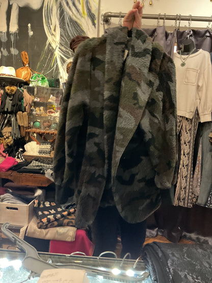 DFA34F80-62F7-4853-B7A0-984D75794F25 - Urban Princess Boutique