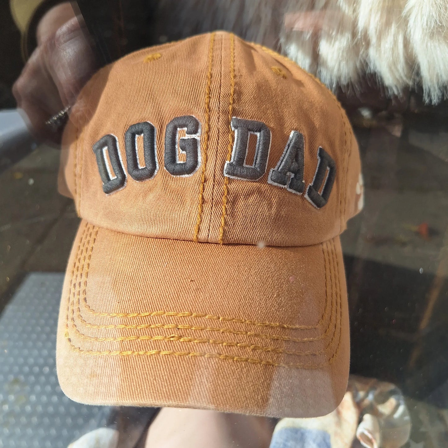 Mustard Baseball cab with the words og Dag embroidered in substantial, stand out letters