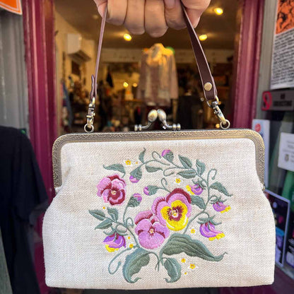 Kiss Lock Chain Crossbody Bags
